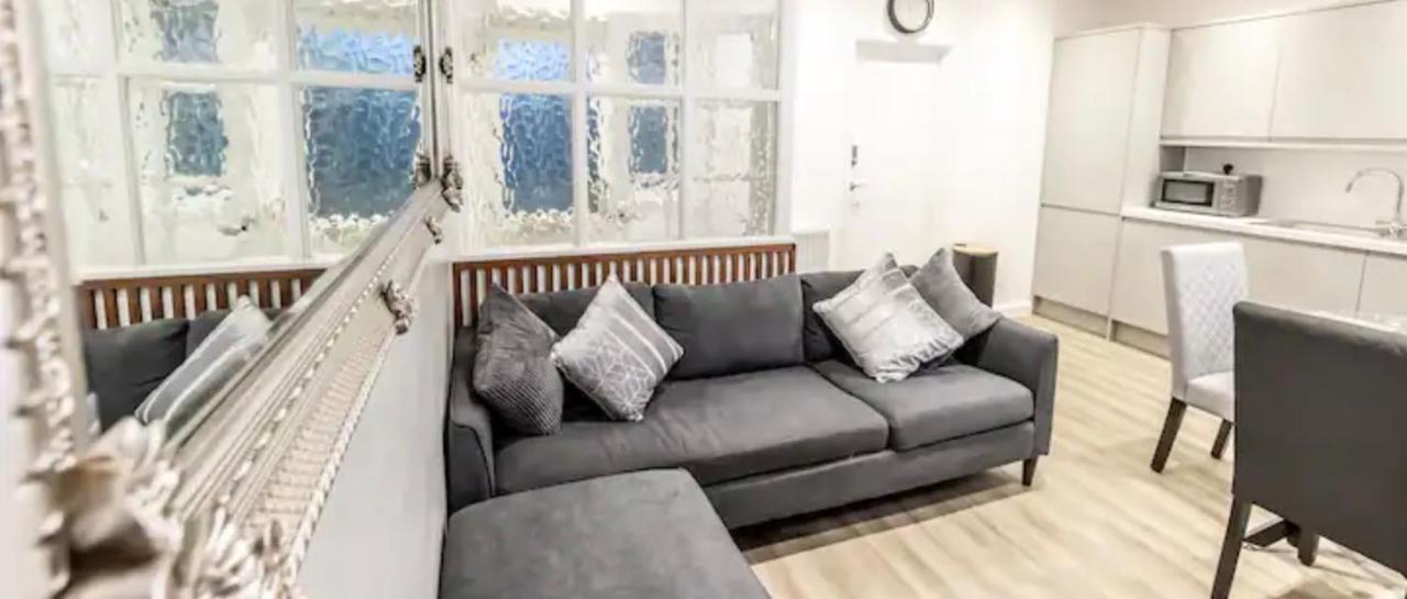 Executive Apartments Free On-Site Parking, 2 En-Suites, Sleeps 4, 史云顿 外观 照片