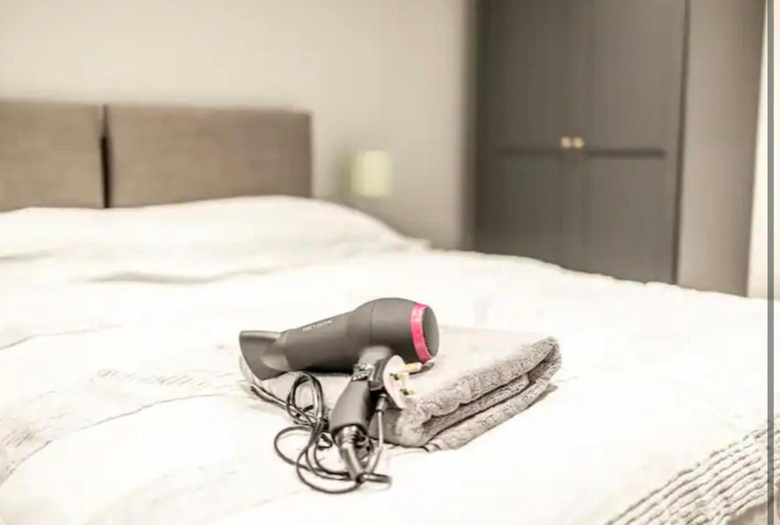 Executive Apartments Free On-Site Parking, 2 En-Suites, Sleeps 4, 史云顿 外观 照片