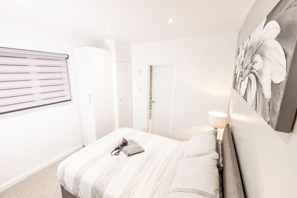 Executive Apartments Free On-Site Parking, 2 En-Suites, Sleeps 4, 史云顿 外观 照片