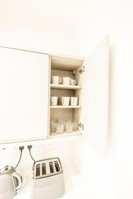 Executive Apartments Free On-Site Parking, 2 En-Suites, Sleeps 4, 史云顿 外观 照片