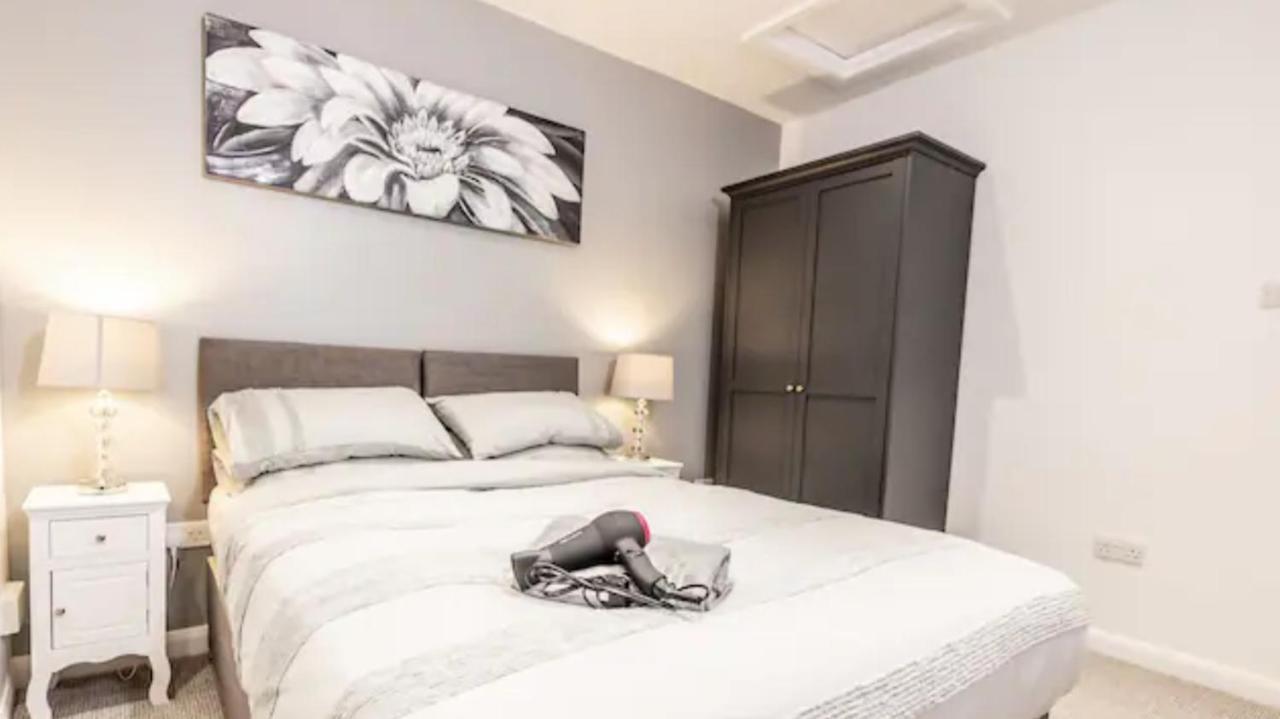 Executive Apartments Free On-Site Parking, 2 En-Suites, Sleeps 4, 史云顿 外观 照片