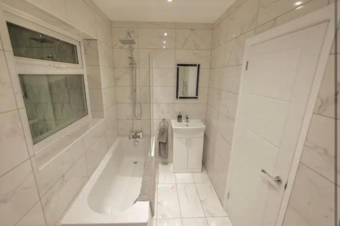 Executive Apartments Free On-Site Parking, 2 En-Suites, Sleeps 4, 史云顿 外观 照片