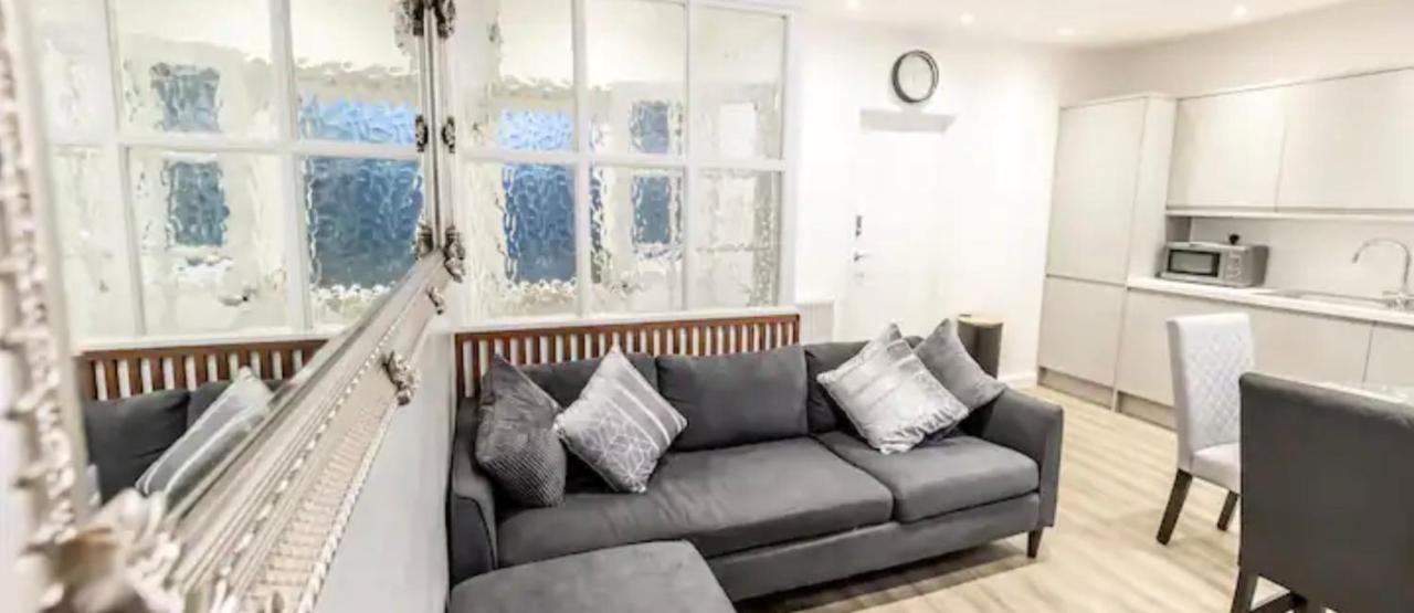 Executive Apartments Free On-Site Parking, 2 En-Suites, Sleeps 4, 史云顿 外观 照片