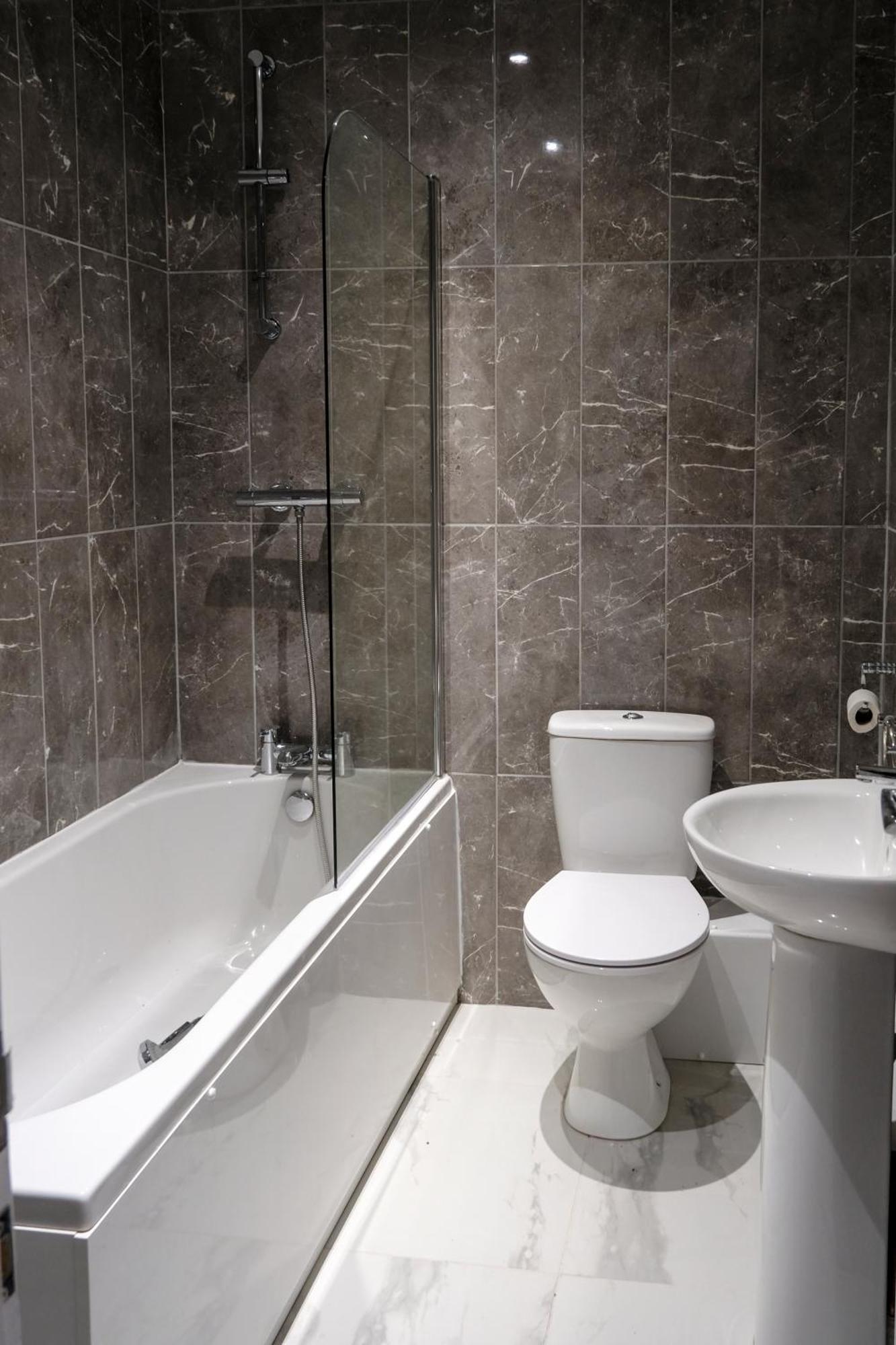 Executive Apartments Free On-Site Parking, 2 En-Suites, Sleeps 4, 史云顿 外观 照片