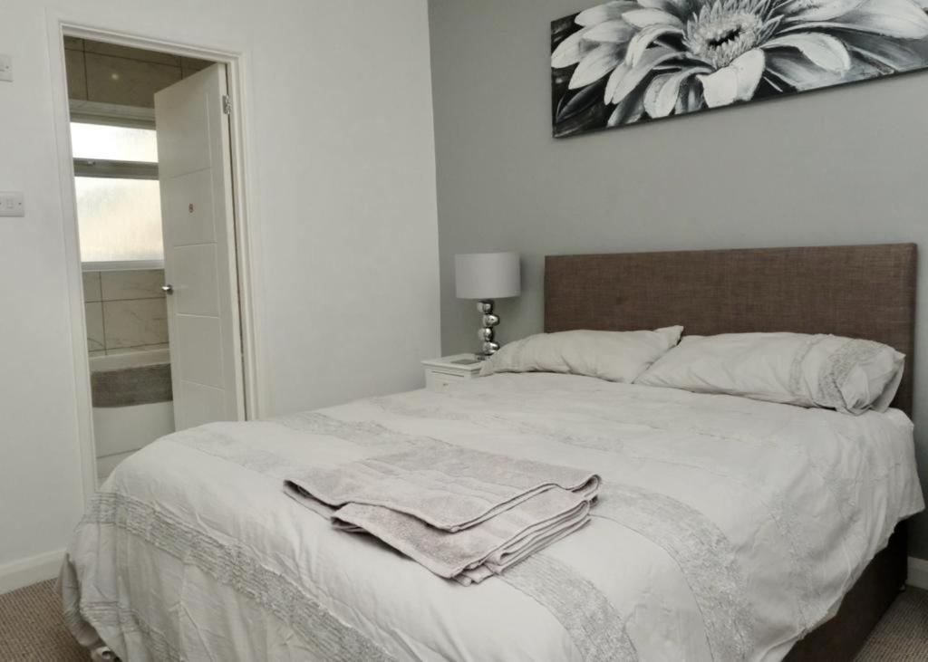 Executive Apartments Free On-Site Parking, 2 En-Suites, Sleeps 4, 史云顿 外观 照片